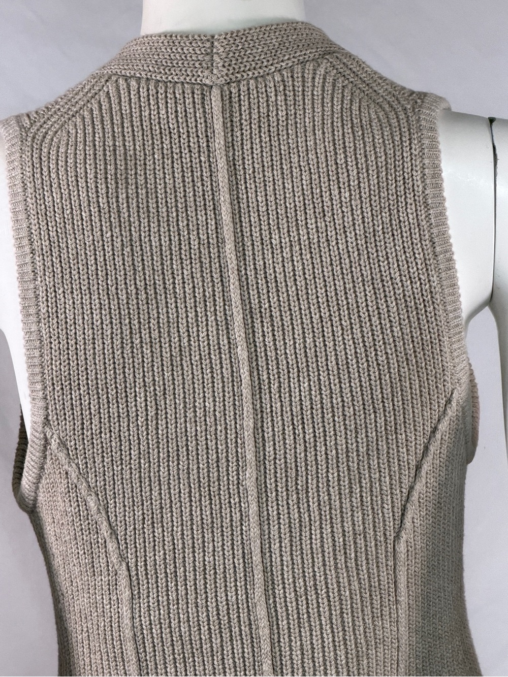 Sleeveless Ribbed V-Neck Button Vest - Picture 8 of 11